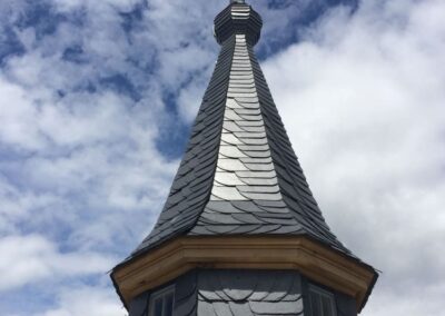 Kirchturmeindeckung in Schiefer Altdeutsche Deckung