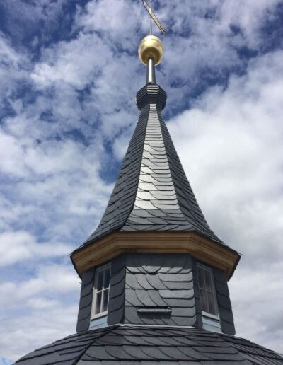 Kirchturmeindeckung in Schiefer Altdeutsche Deckung