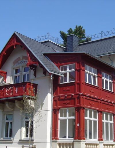 Schieferdach mit Rathscheck-Schiefer Bogenschnittschablone, Herzkehlen