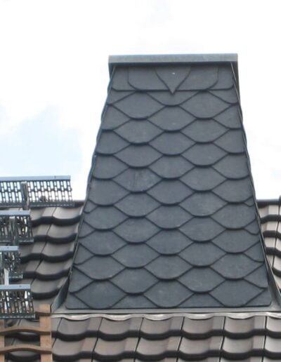 Schornsteinbekleidung mit Schiefer