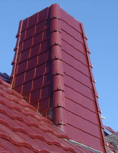 Schornsteinbekleidung mit Tonplatten