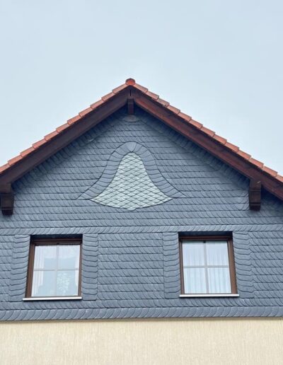 Giebelbekleidung mit Schiefer